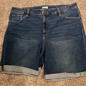 Ava & VIV plus size cuffed stretch jean shorts